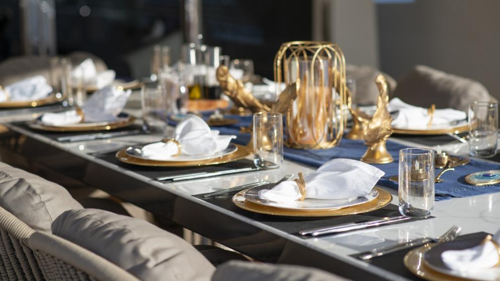 A tastefully laid table with noble decoration invites you to linger.